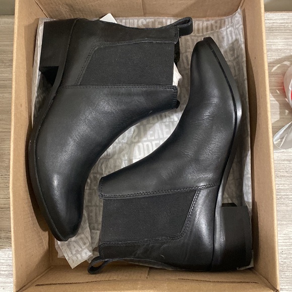 Brand new Steven madden Danika Black Leather booties. Size 6.5 - Picture 4 of 4